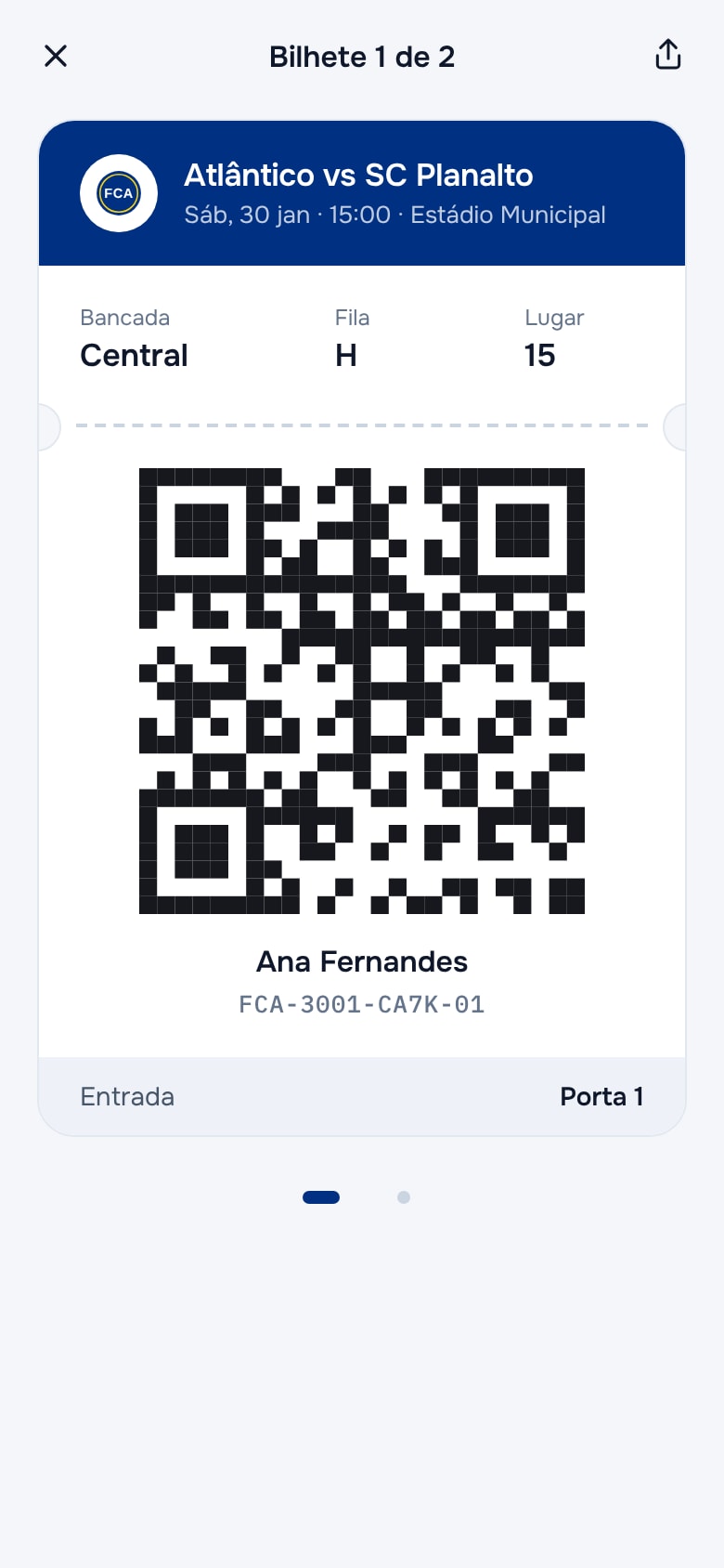 Bilhete digital no telemóvel, com código QR, bancada, fila e lugar.