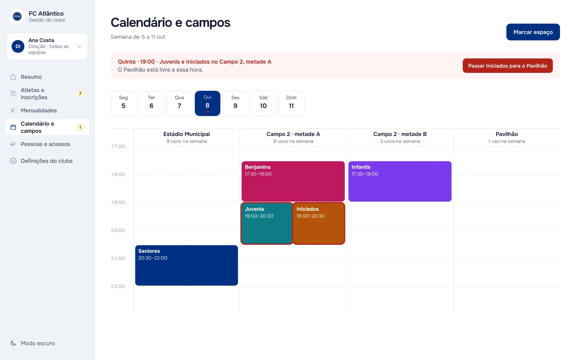 Gestão de clube no tablet: calendário dos campos da semana.
