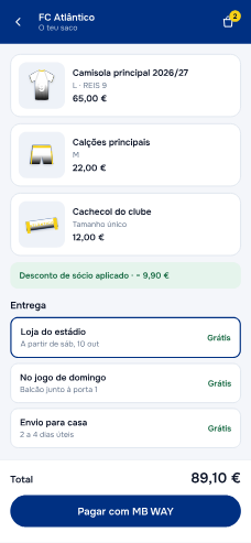 Carrinho no telemóvel com desconto de sócio aplicado e as opções de entrega.